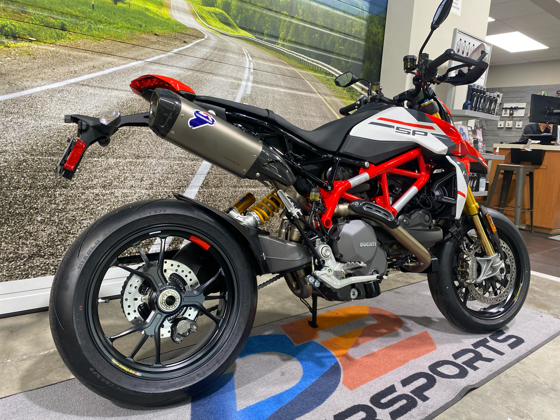 2025 Ducati Hypermotard 950 SP in Greer, South Carolina - Photo 3