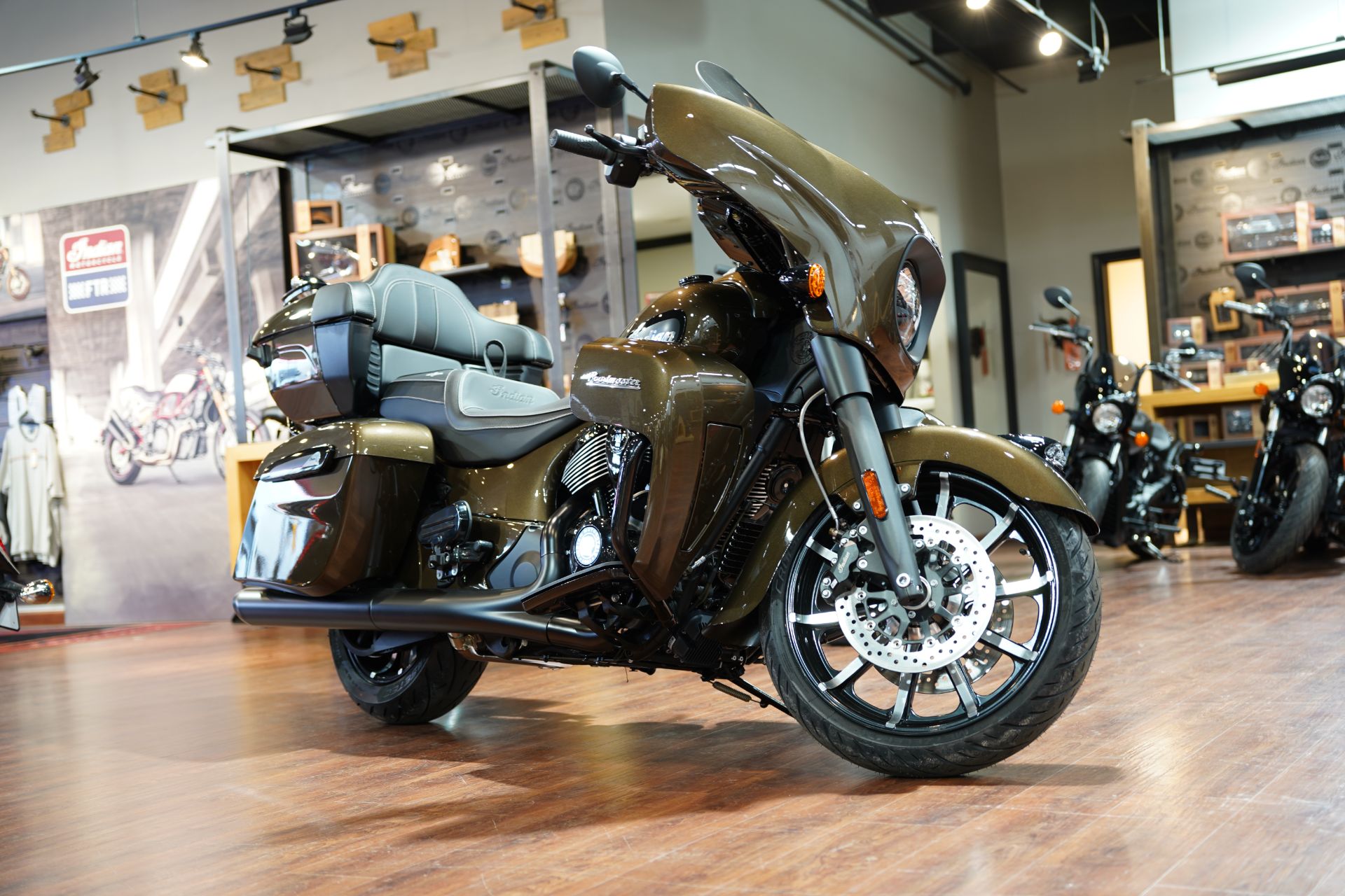 2023 Indian Motorcycle Roadmaster® Dark Horse® in Greer, South Carolina - Photo 2