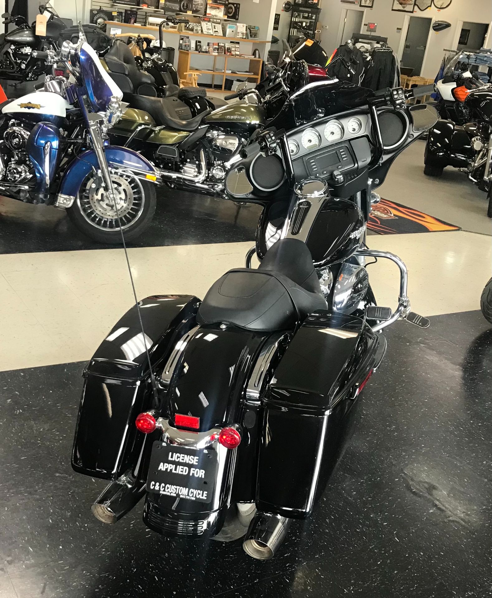 2018 Harley-Davidson STREET GLIDE in Chariton, Iowa - Photo 4