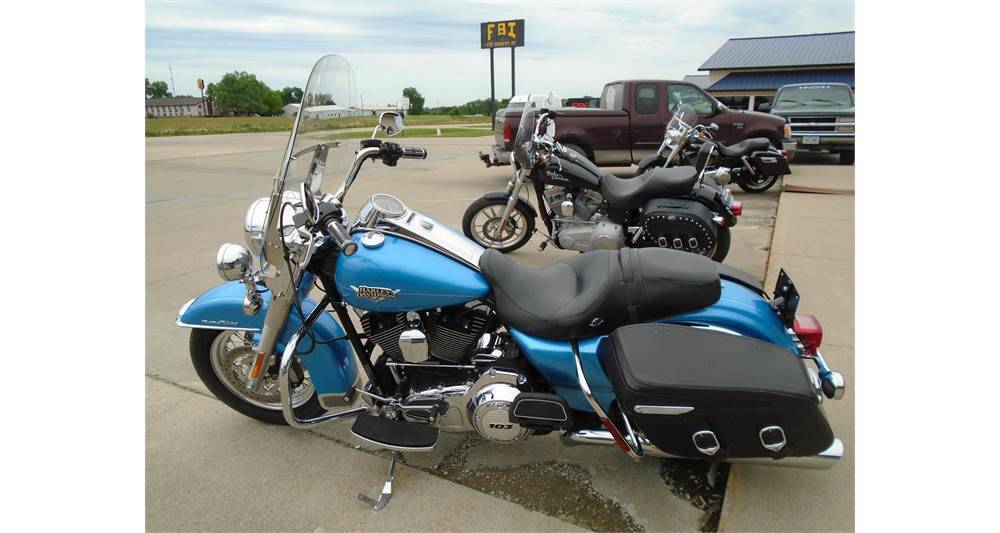 2011 Harley-Davidson Road King® Classic in Chariton, Iowa - Photo 5