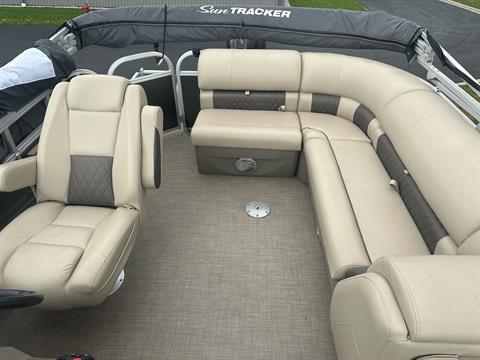 2020 Sun Tracker Party Barge 20 DLX in Appleton, Wisconsin - Photo 5