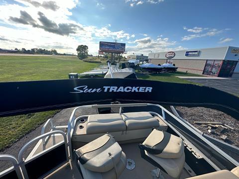2013 Sun Tracker Fishin' Barge 20 DLX in Appleton, Wisconsin - Photo 9