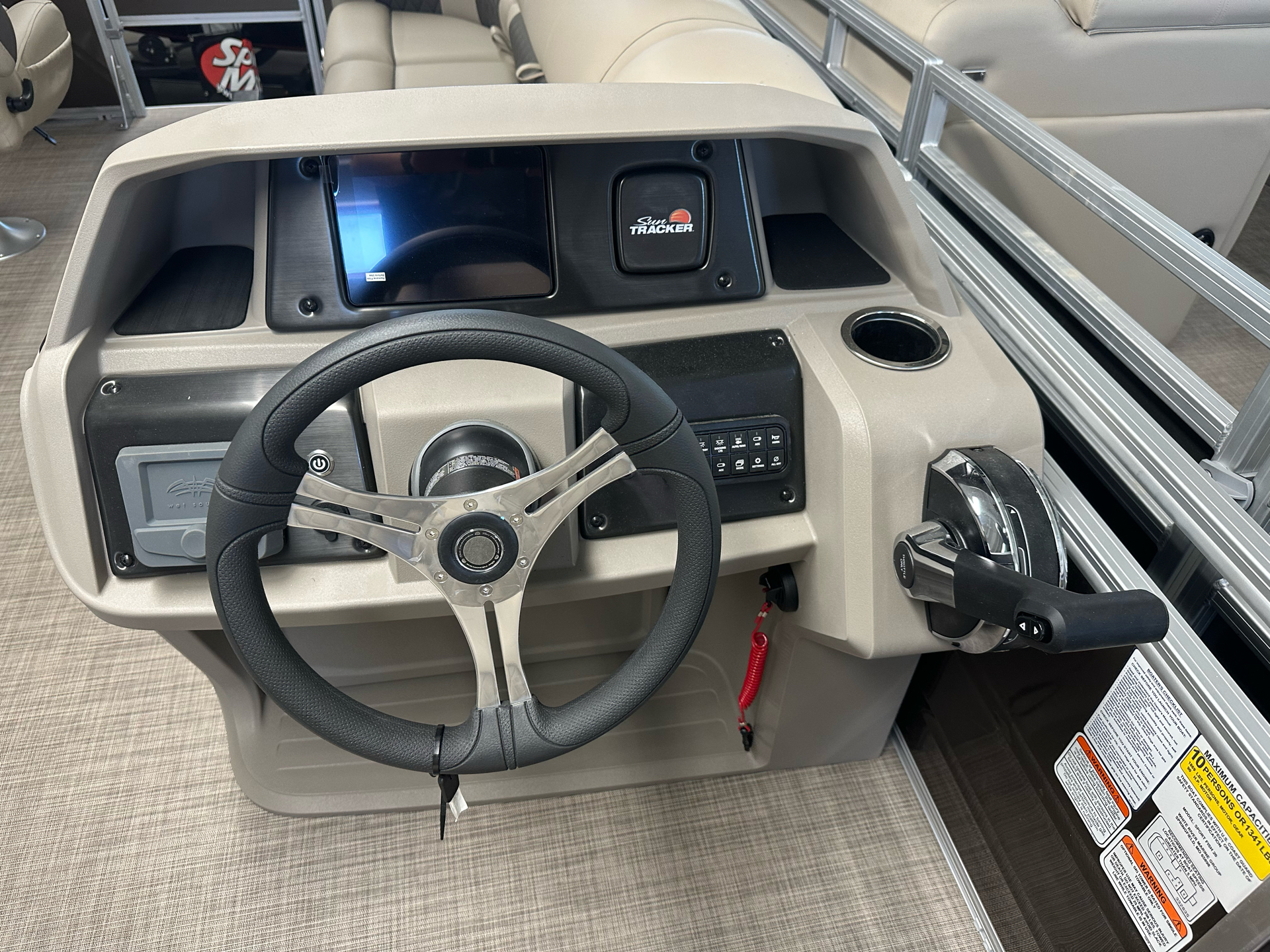 2024 Sun Tracker SportFish 20 DLX in Appleton, Wisconsin - Photo 9