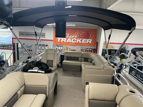 2022 Sun Tracker Party Barge 20 DLX in Appleton, Wisconsin - Photo 9