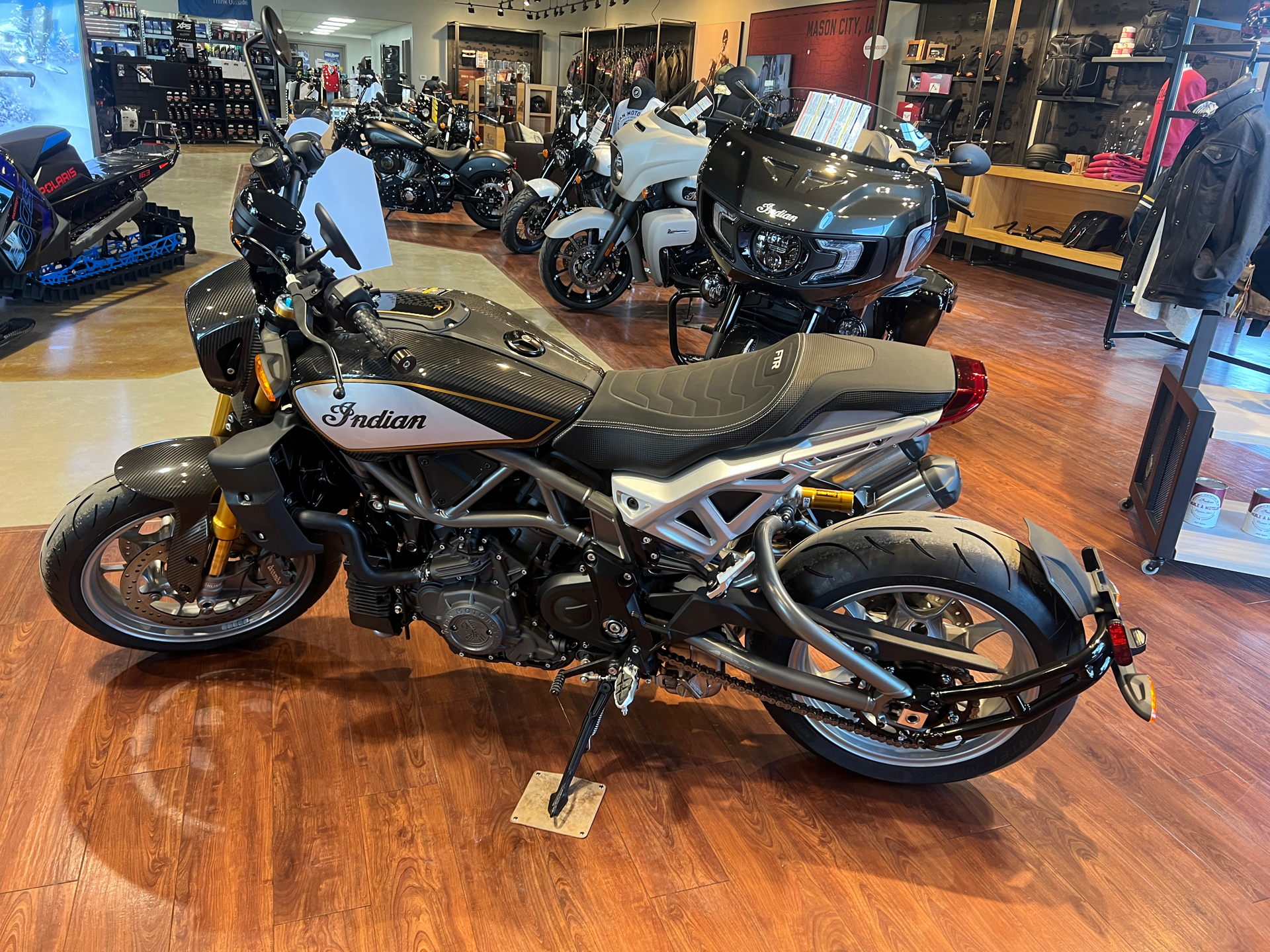2023 Indian Motorcycle FTR R Carbon in Mason City, Iowa - Photo 4