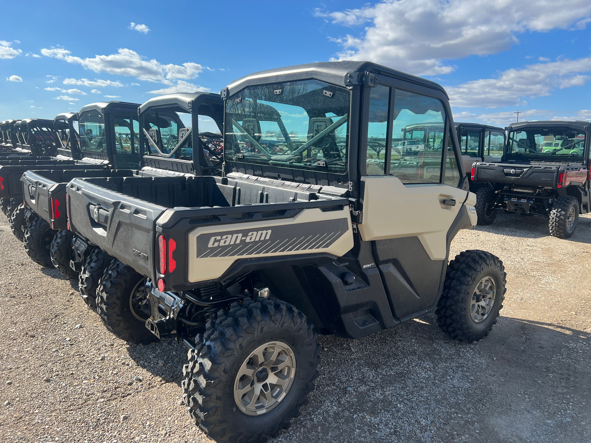 2024 Can-Am Defender Limited in Mason City, Iowa - Photo 2