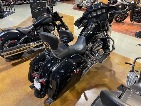 2017 Harley-Davidson Street Glide® in Mason City, Iowa - Photo 4