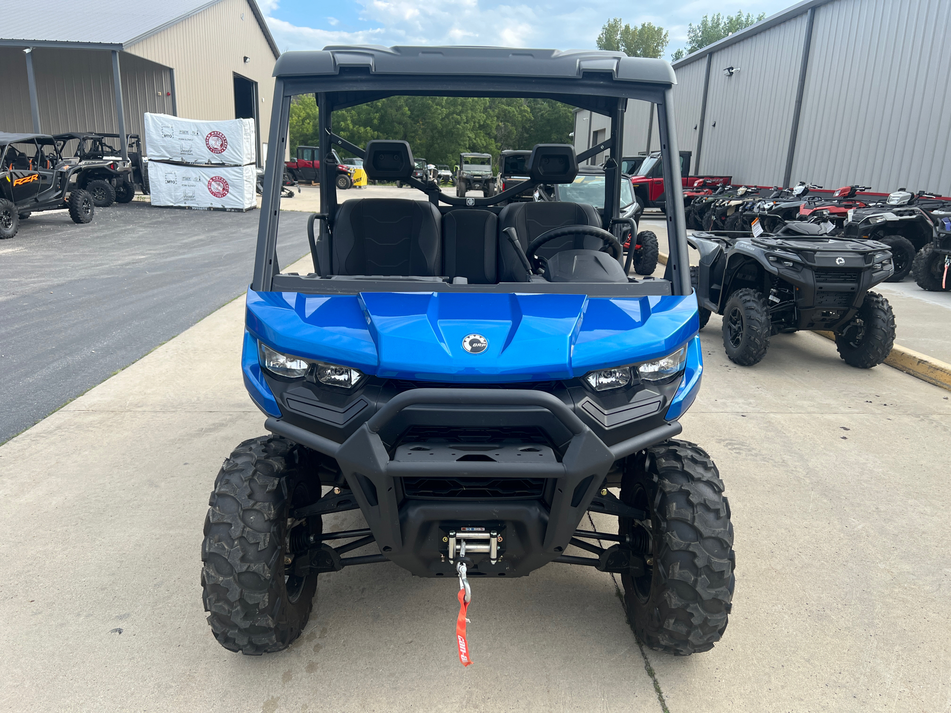 2023 Can-Am Defender XT HD9 in Mason City, Iowa - Photo 2