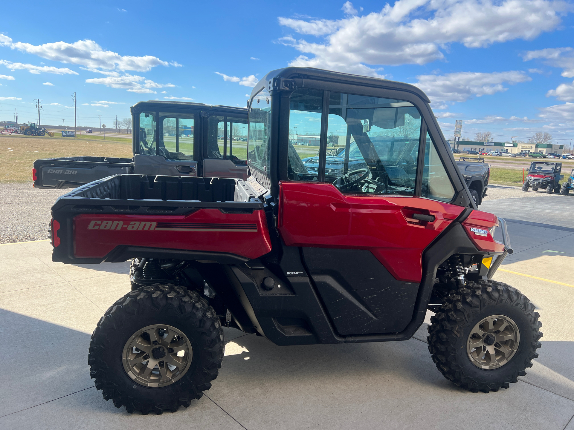 2024 Can-Am Defender Limited in Mason City, Iowa - Photo 2