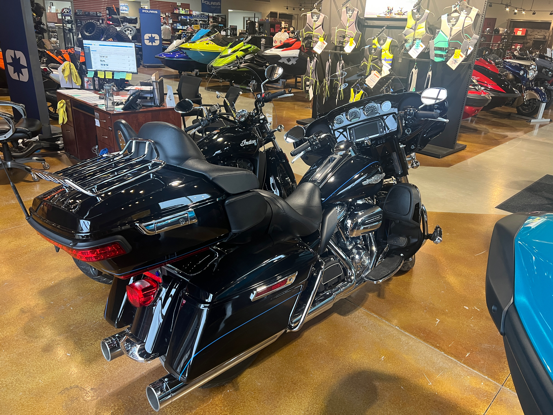 2018 Harley-Davidson Ultra Limited in Mason City, Iowa - Photo 2