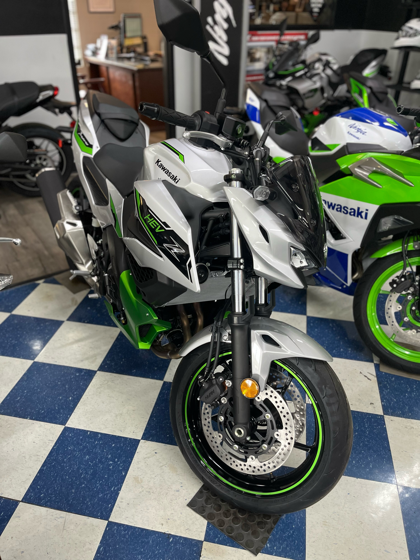 2024 Kawasaki Z7 Hybrid ABS in Greensboro, North Carolina - Photo 2