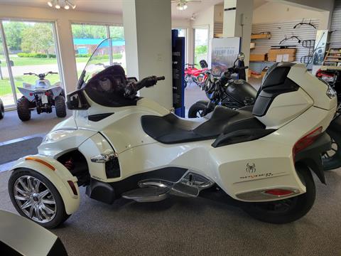 2017 Can-Am Spyder F3 Limited in Sterling, Illinois - Photo 2
