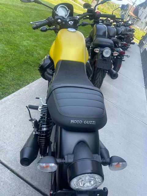 2022 Moto Guzzi V7 Stone in Goshen, New York - Photo 5