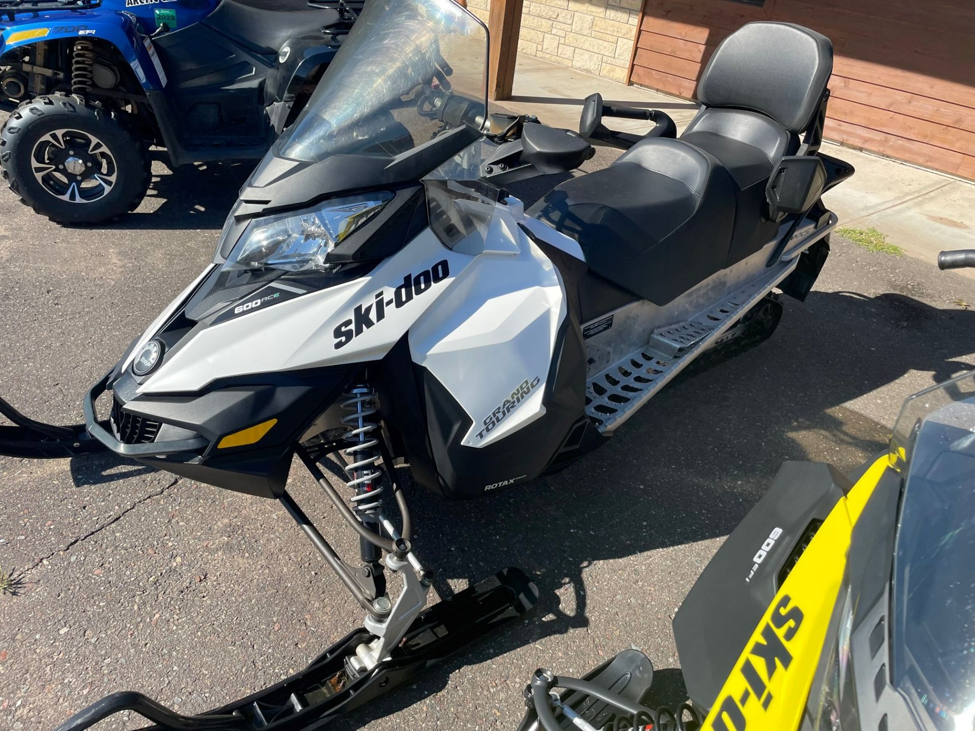 2019 Ski-Doo Grand Touring Sport 600 ACE in Trego, Wisconsin - Photo 2
