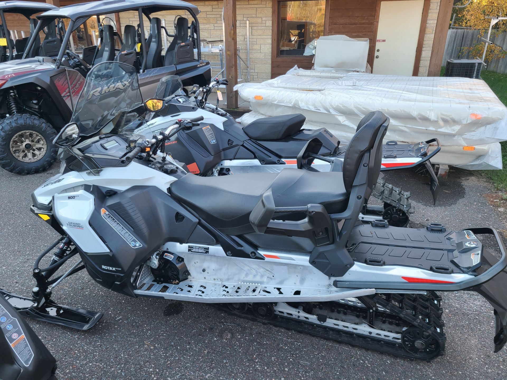 2022 Ski-Doo Grand Touring Sport 900 ACE ES Silent Track II 1.25 in Trego, Wisconsin - Photo 4