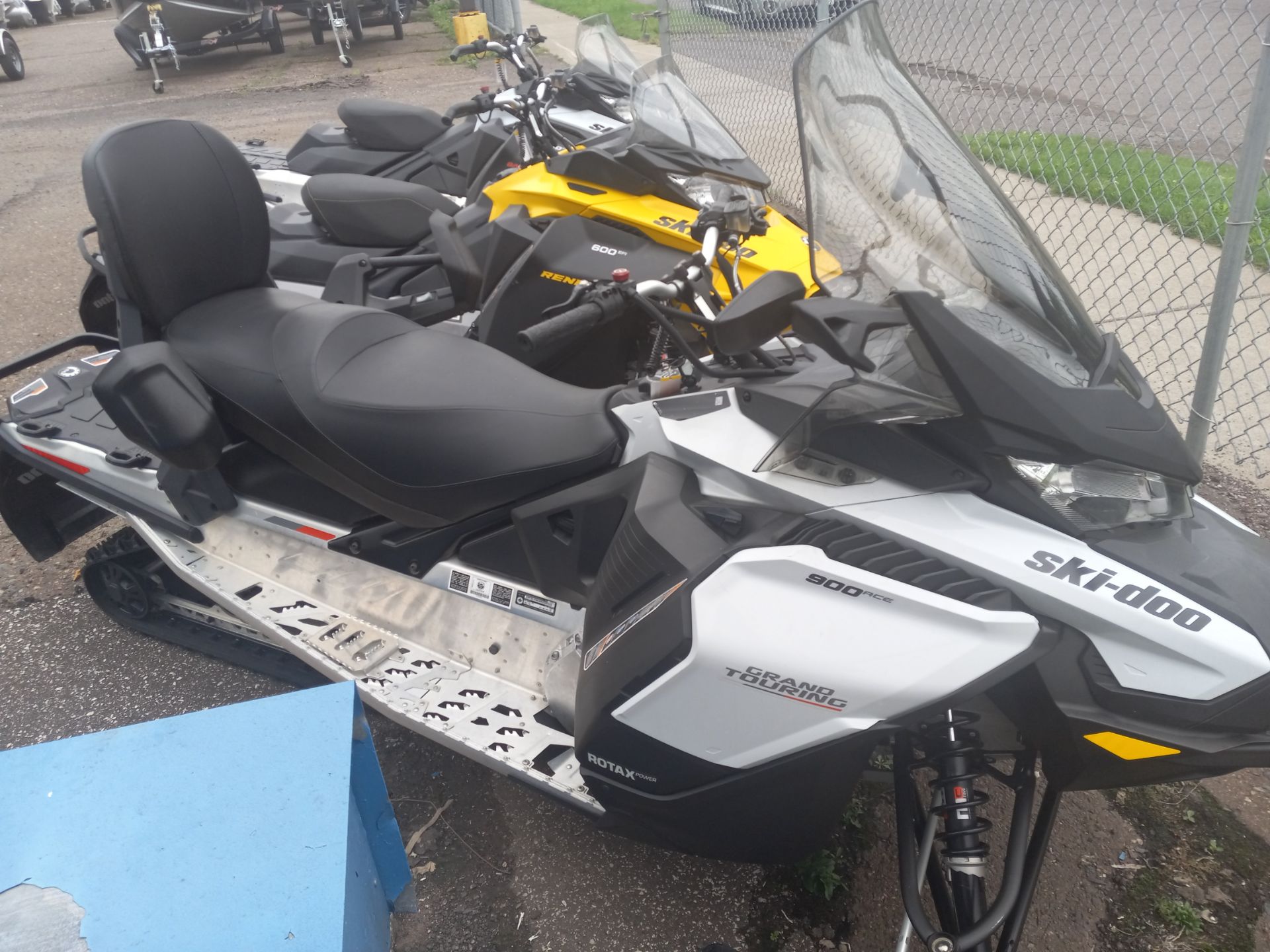 2022 Ski-Doo Grand Touring Sport 900 ACE ES Silent Track II 1.25 in Superior, Wisconsin - Photo 6