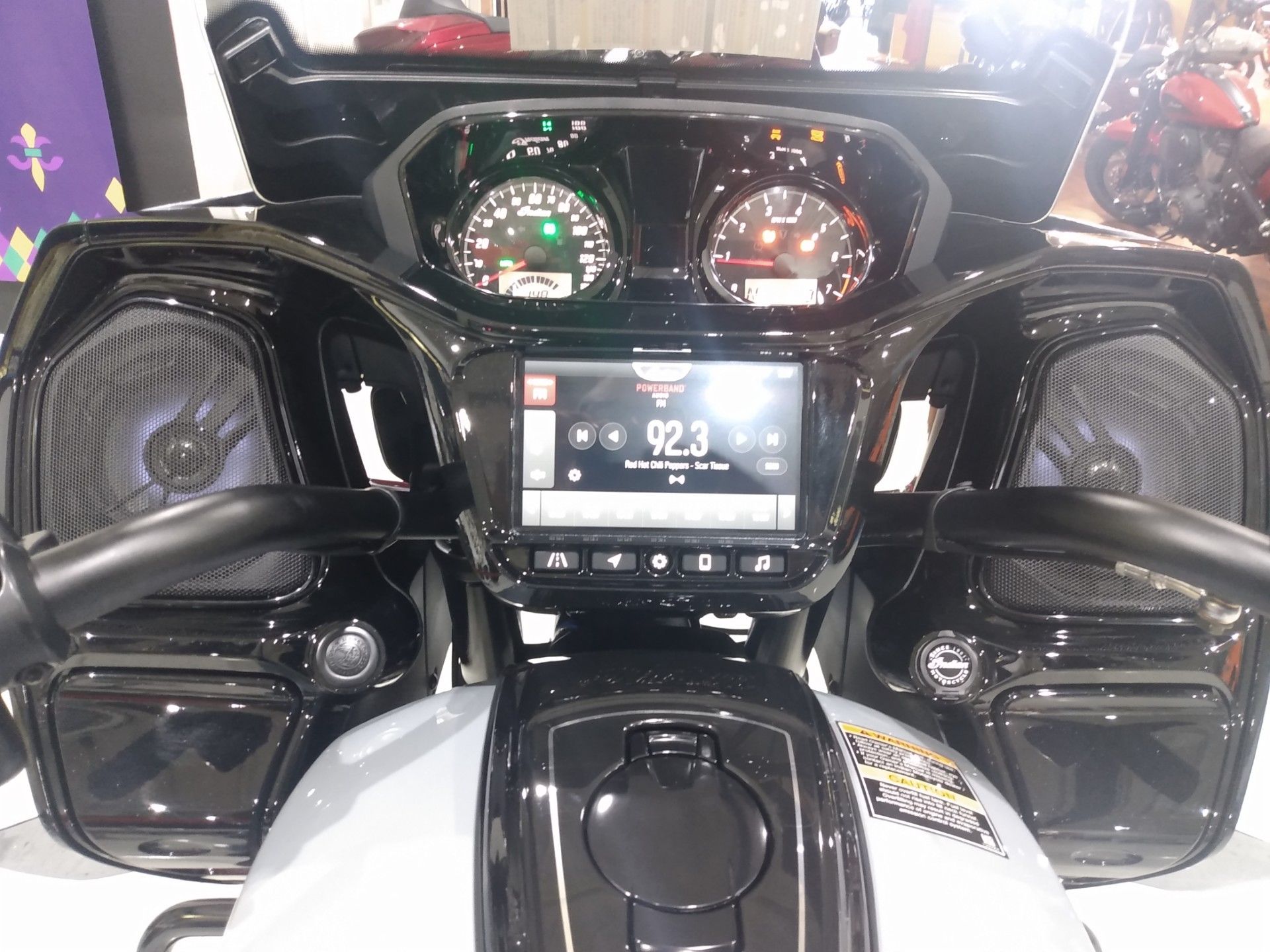 2024 Indian Motorcycle Challenger® Dark Horse® Icon with PowerBand Audio Package in Saint Rose, Louisiana - Photo 8