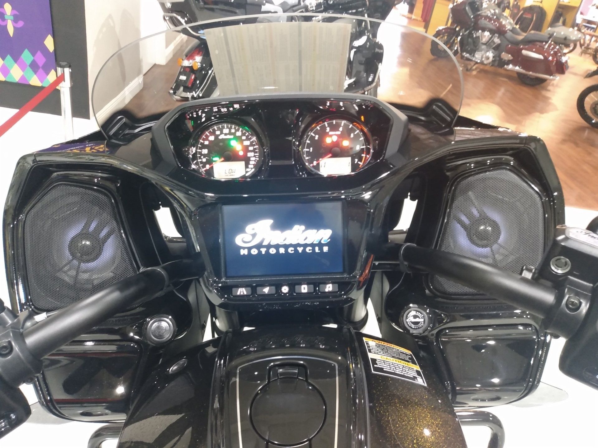 2024 Indian Motorcycle Challenger® Dark Horse® Icon with PowerBand Audio Package in Saint Rose, Louisiana - Photo 5