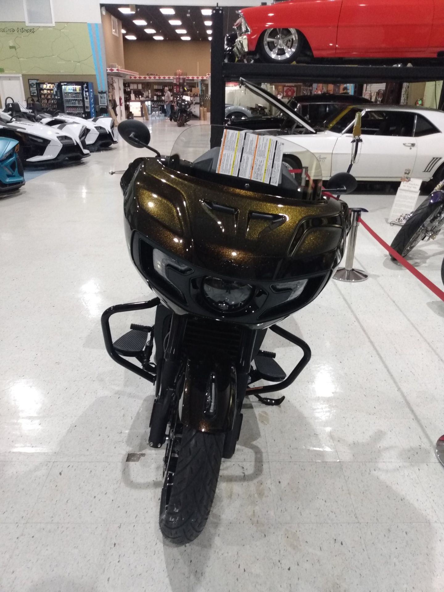 2024 Indian Motorcycle Challenger® Dark Horse® Icon with PowerBand Audio Package in Saint Rose, Louisiana - Photo 3