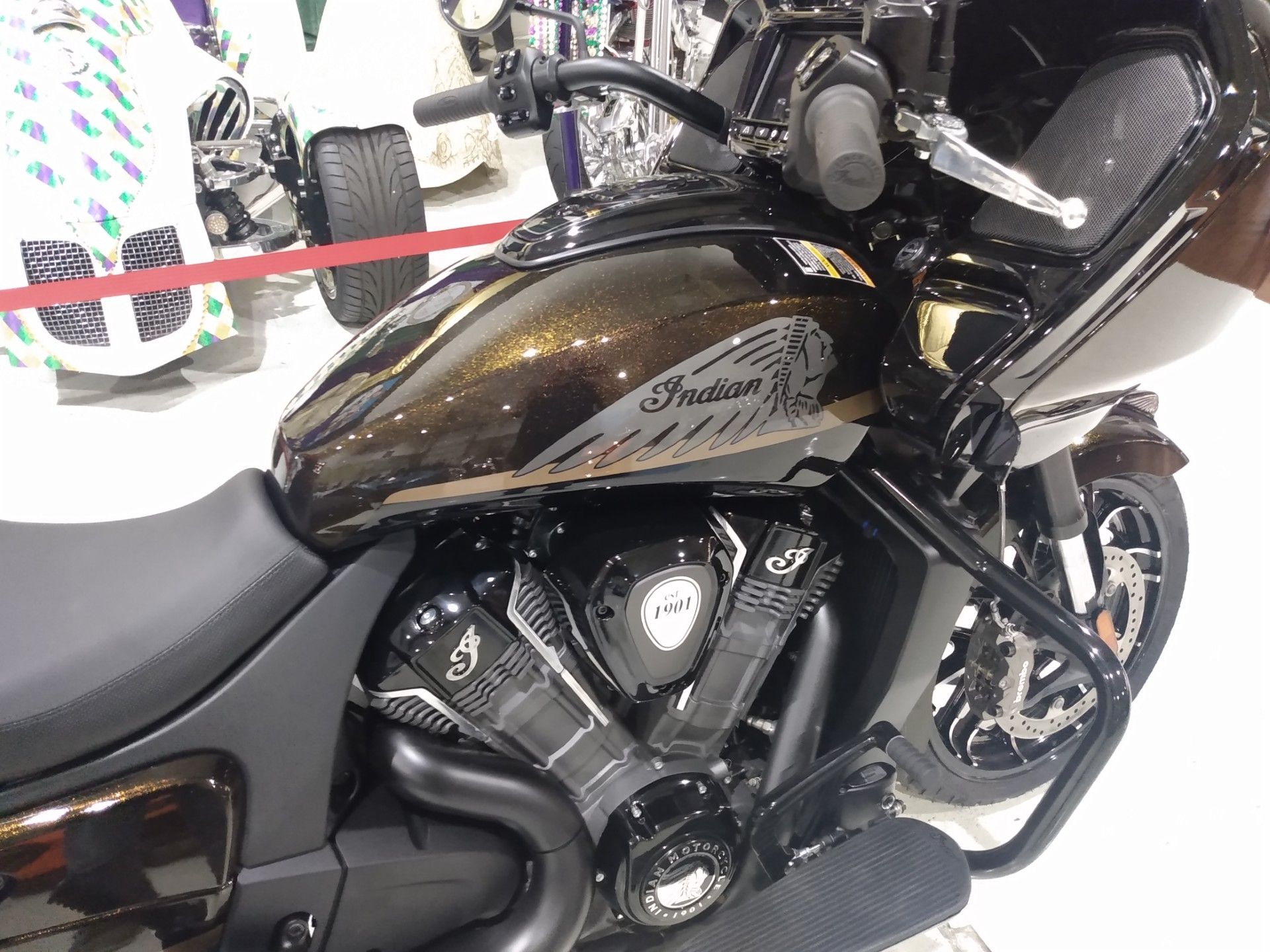 2024 Indian Motorcycle Challenger® Dark Horse® Icon with PowerBand Audio Package in Saint Rose, Louisiana - Photo 7