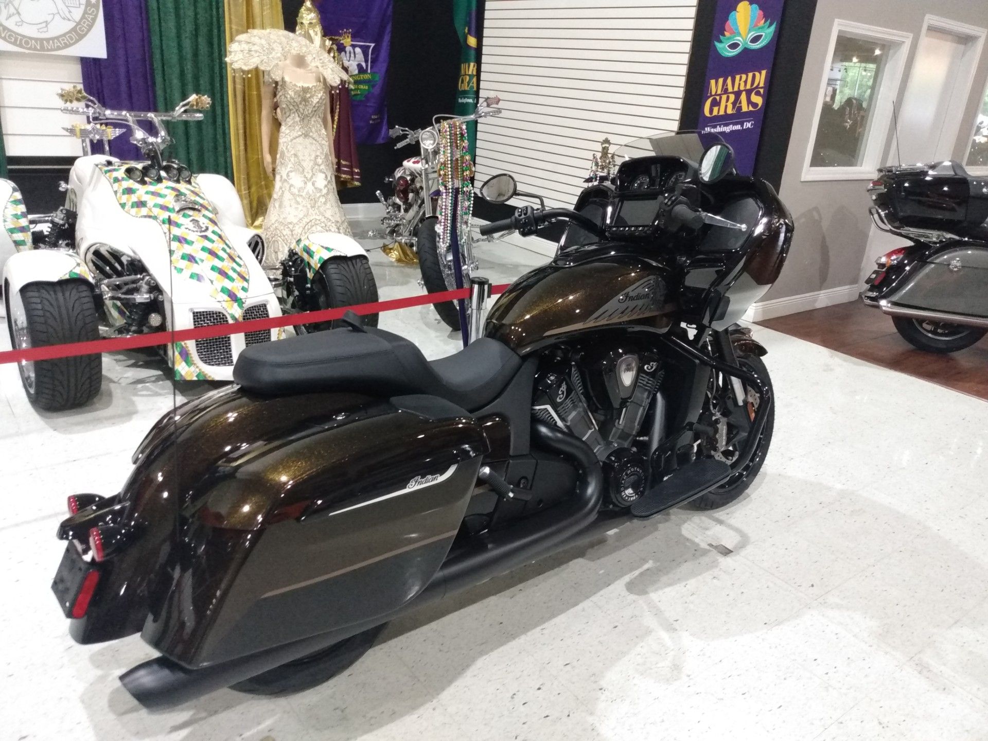 2024 Indian Motorcycle Challenger® Dark Horse® Icon with PowerBand Audio Package in Saint Rose, Louisiana - Photo 8