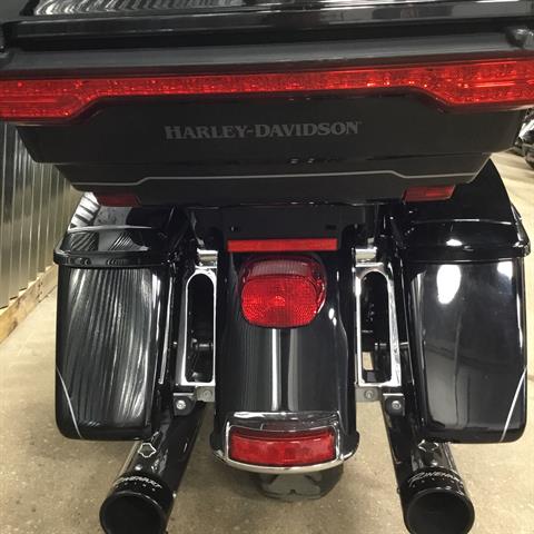2016 Harley-Davidson Electra Glide® Ultra Classic® in Sheboygan, Wisconsin - Photo 14