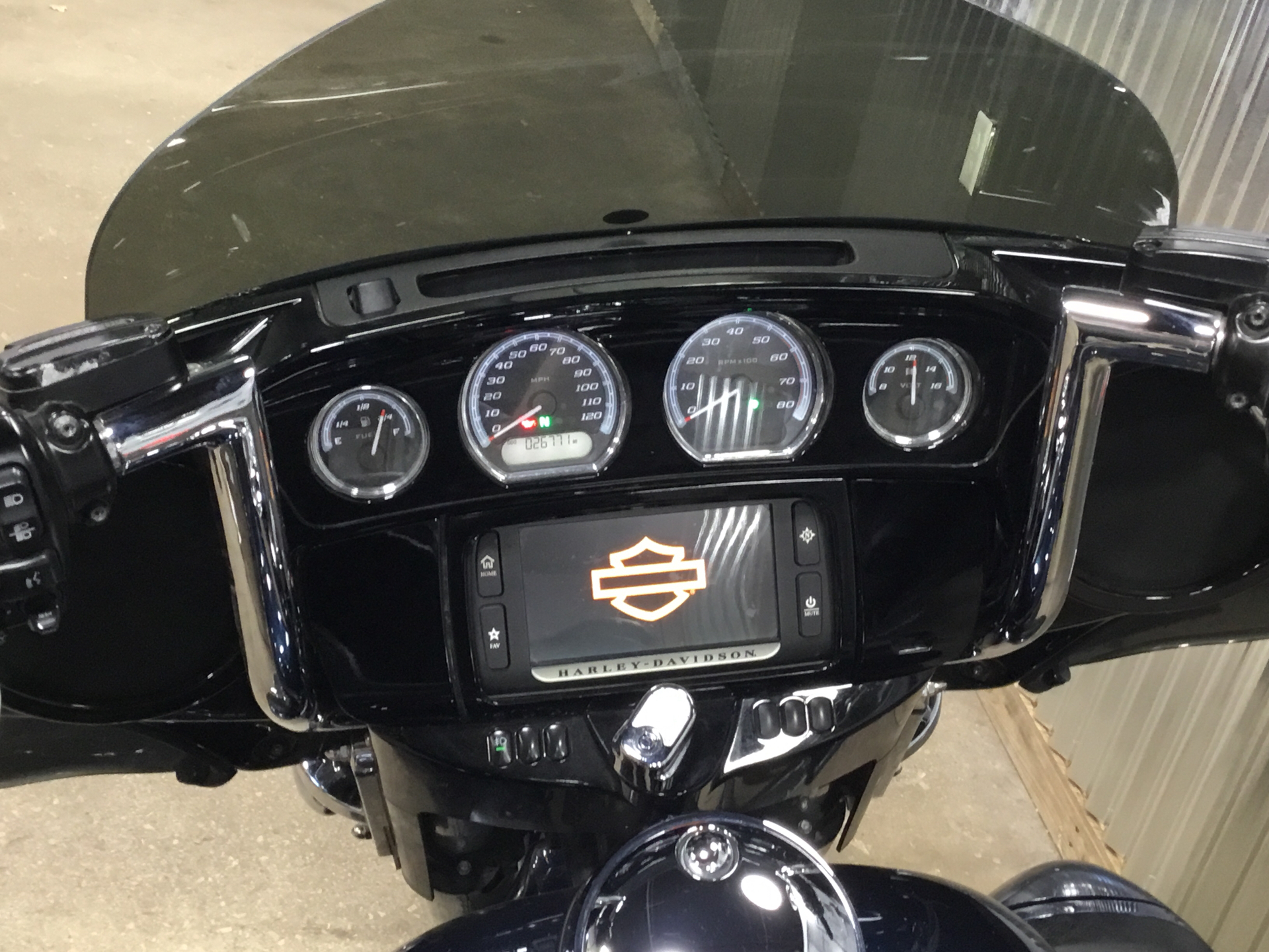 2016 Harley-Davidson Electra Glide® Ultra Classic® in Sheboygan, Wisconsin - Photo 12