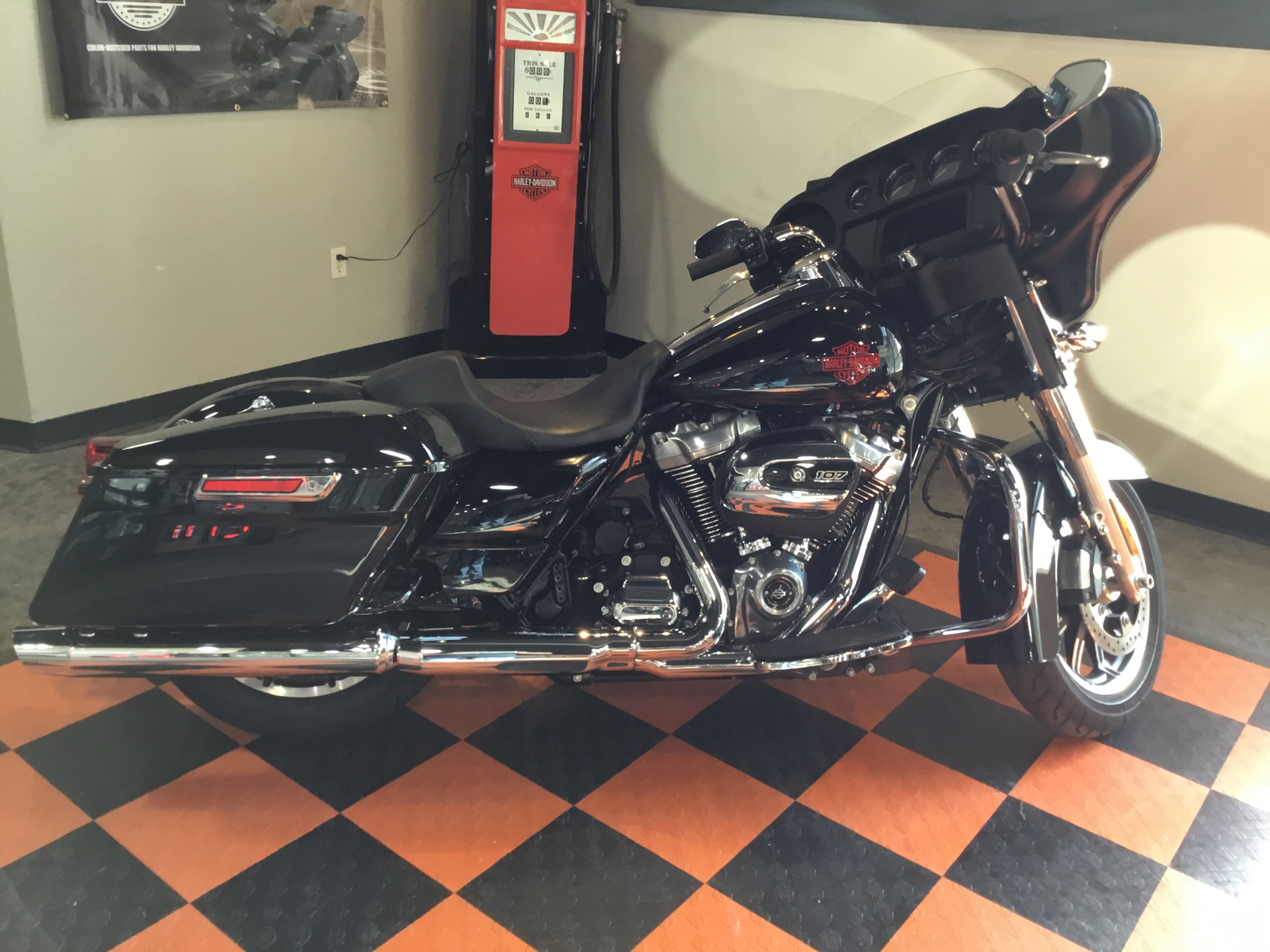 2020 Harley-Davidson Electra Glide® Standard in Sheboygan, Wisconsin - Photo 2