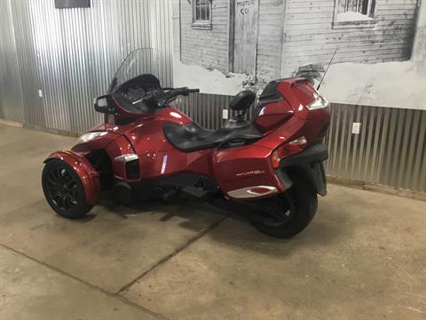 2016 Can-Am Spyder RT SM6 in Sheboygan, Wisconsin - Photo 2