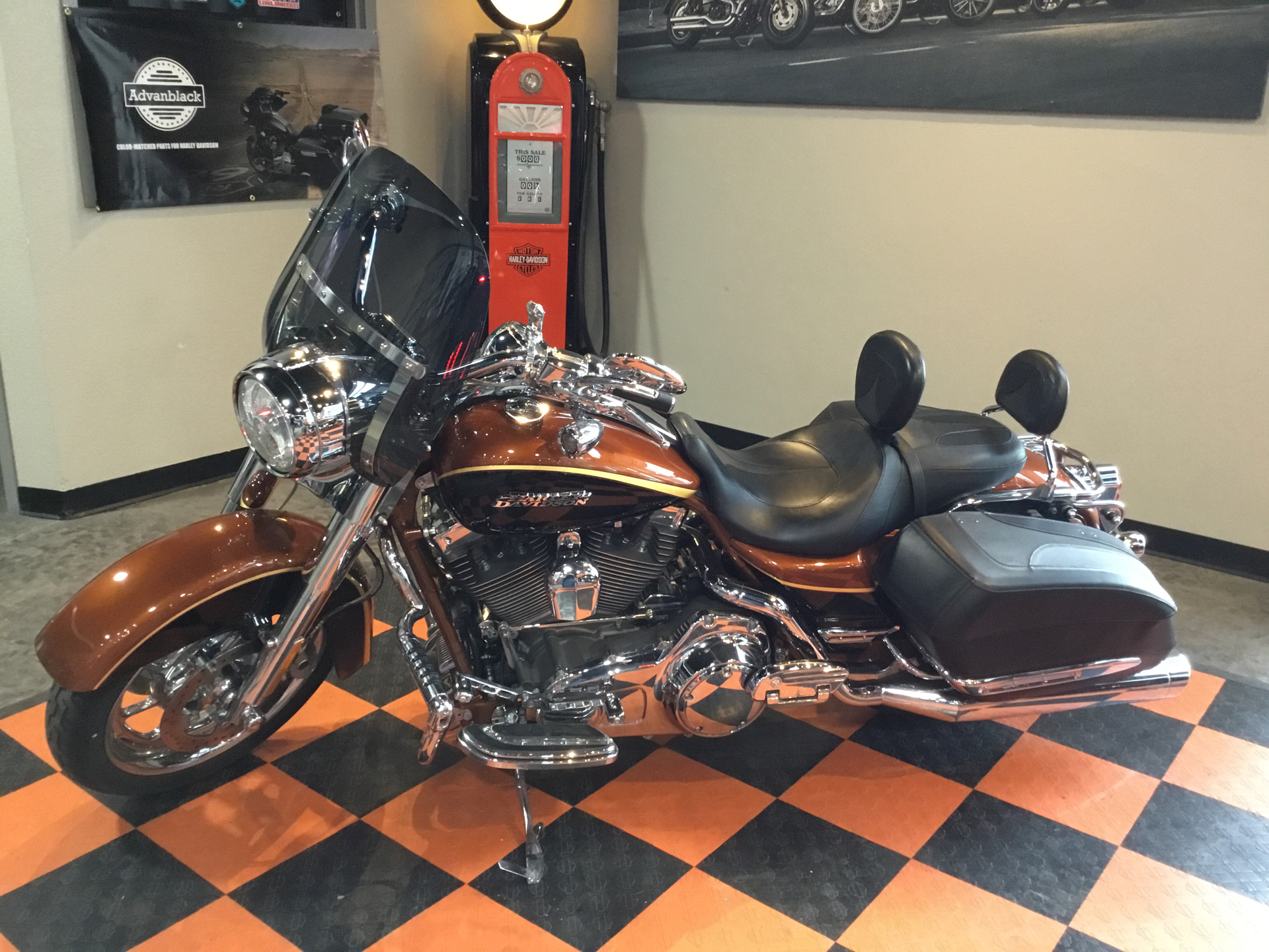 2008 Harley-Davidson CVO™ Screamin' Eagle® Road King® in Sheboygan, Wisconsin - Photo 3
