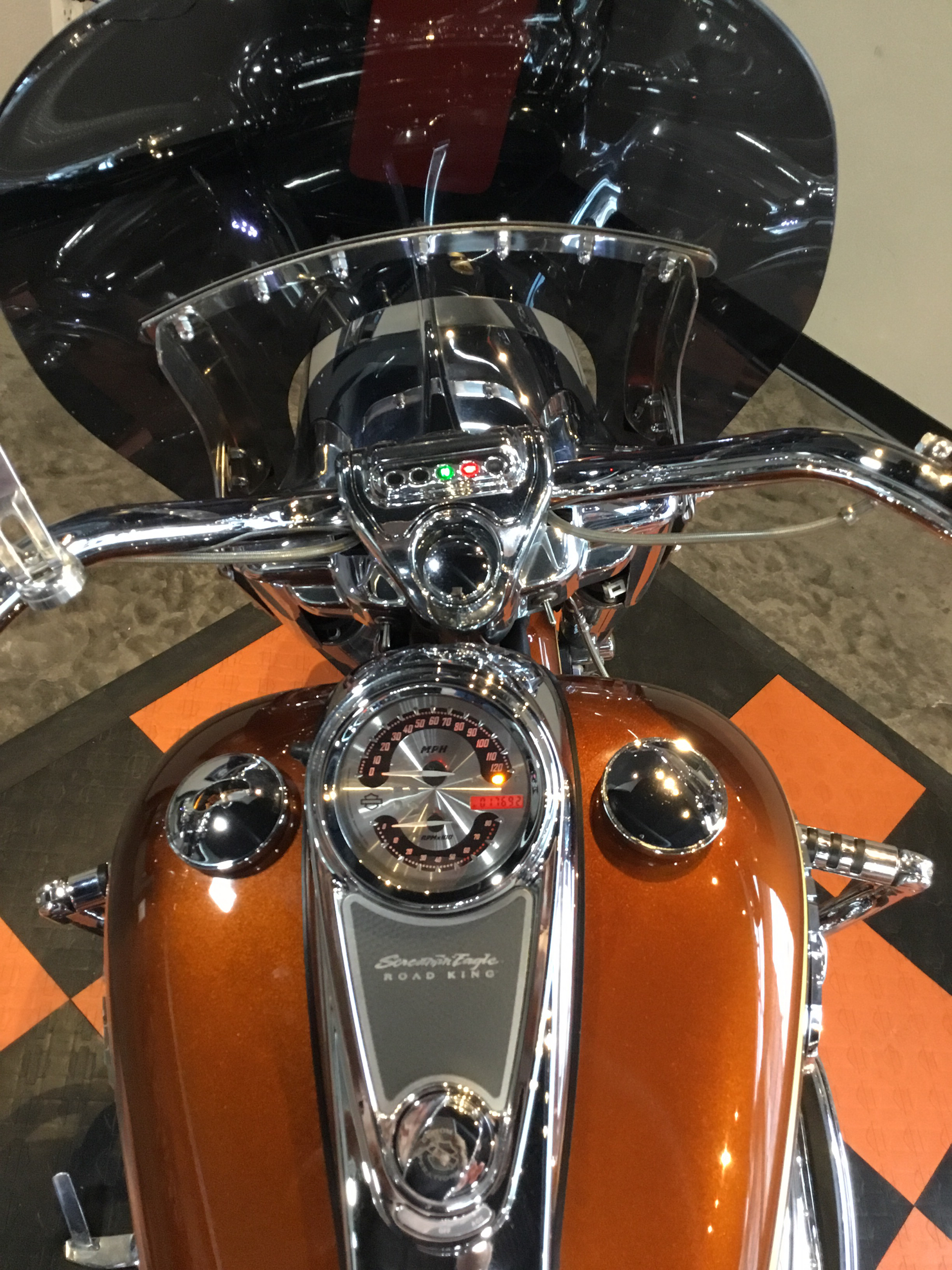 2008 Harley-Davidson CVO™ Screamin' Eagle® Road King® in Sheboygan, Wisconsin - Photo 6