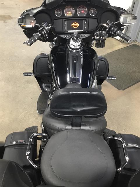 2017 Harley-Davidson Tri Glide® Ultra in Sheboygan, Wisconsin - Photo 11