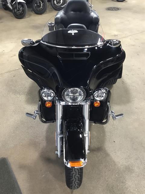 2017 Harley-Davidson Tri Glide® Ultra in Sheboygan, Wisconsin - Photo 6