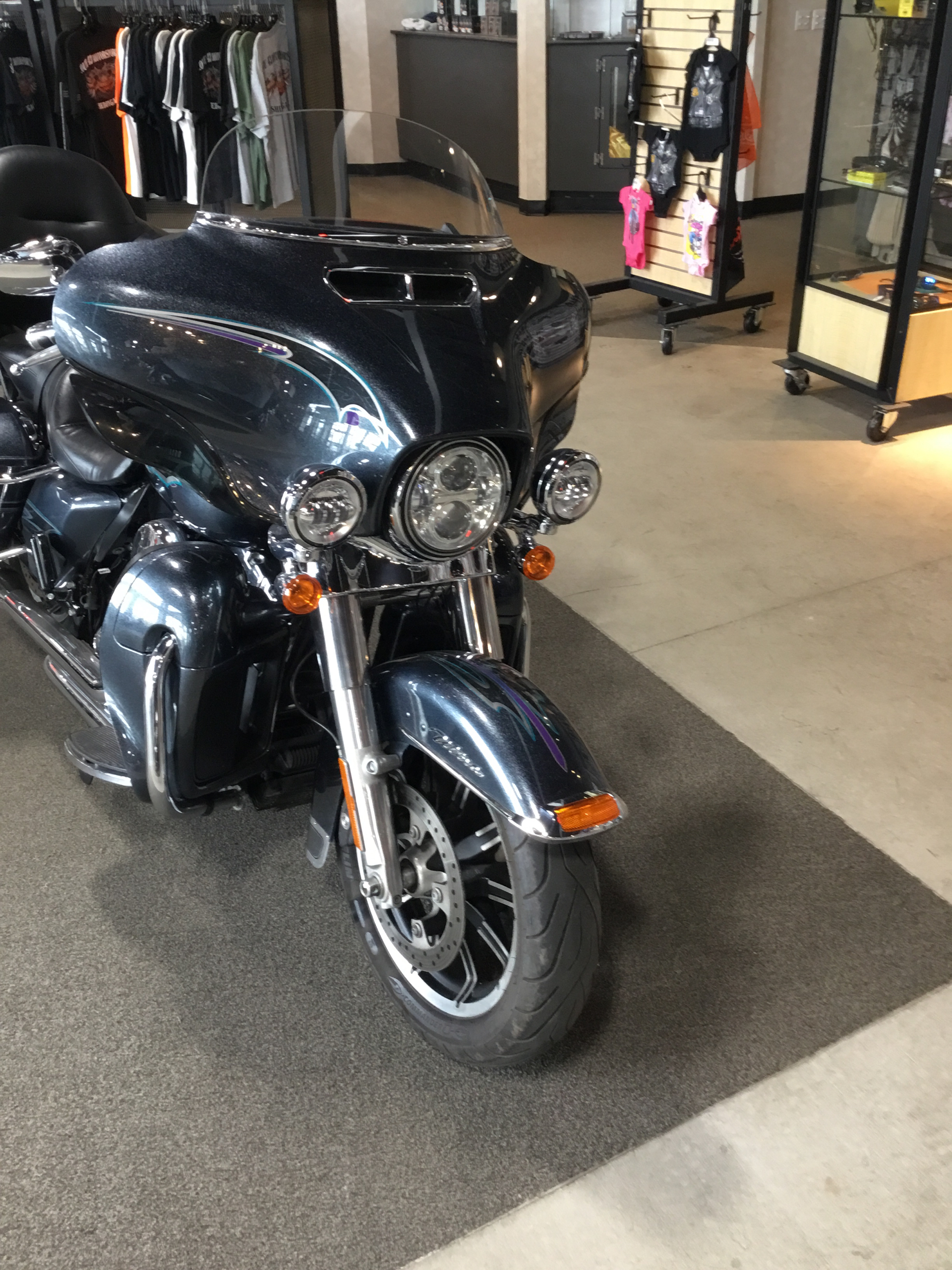 2015 Harley-Davidson Electra Glide® Ultra Classic® Low in Sheboygan, Wisconsin - Photo 3