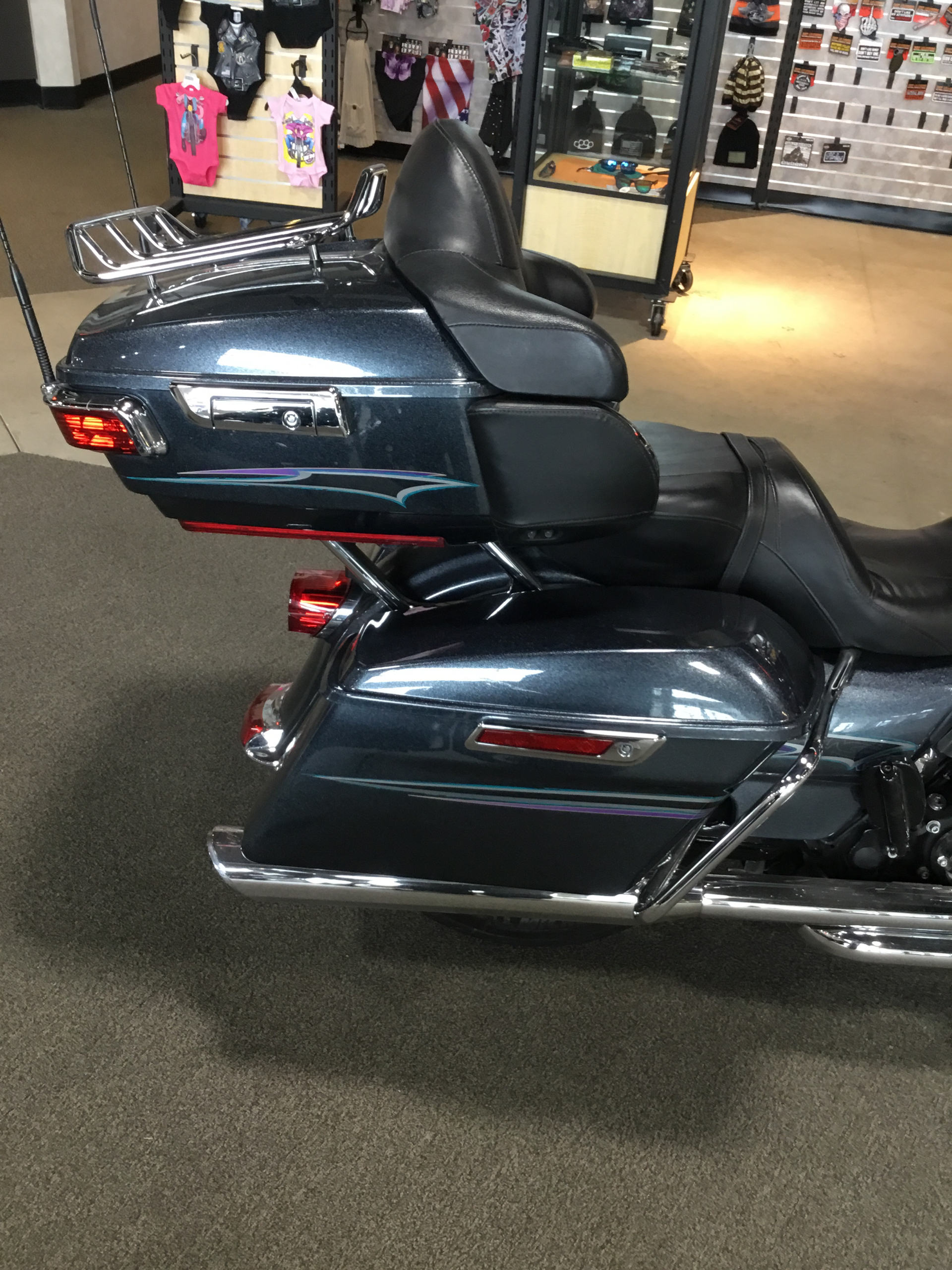 2015 Harley-Davidson Electra Glide® Ultra Classic® Low in Sheboygan, Wisconsin - Photo 4