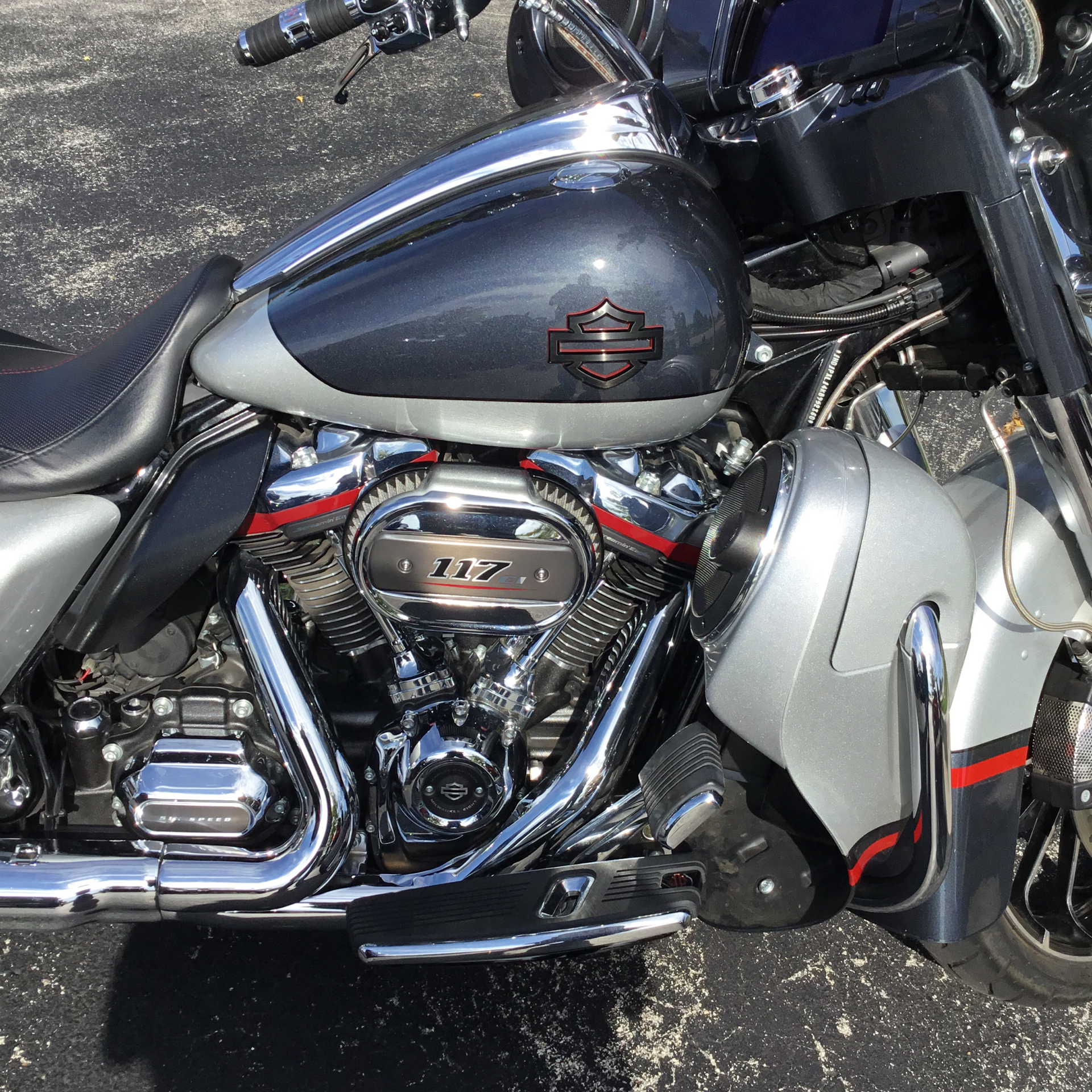 2019 Harley-Davidson CVO™ Street Glide® in Sheboygan, Wisconsin - Photo 2