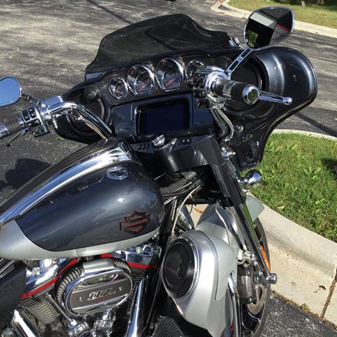 2019 Harley-Davidson CVO™ Street Glide® in Sheboygan, Wisconsin - Photo 3
