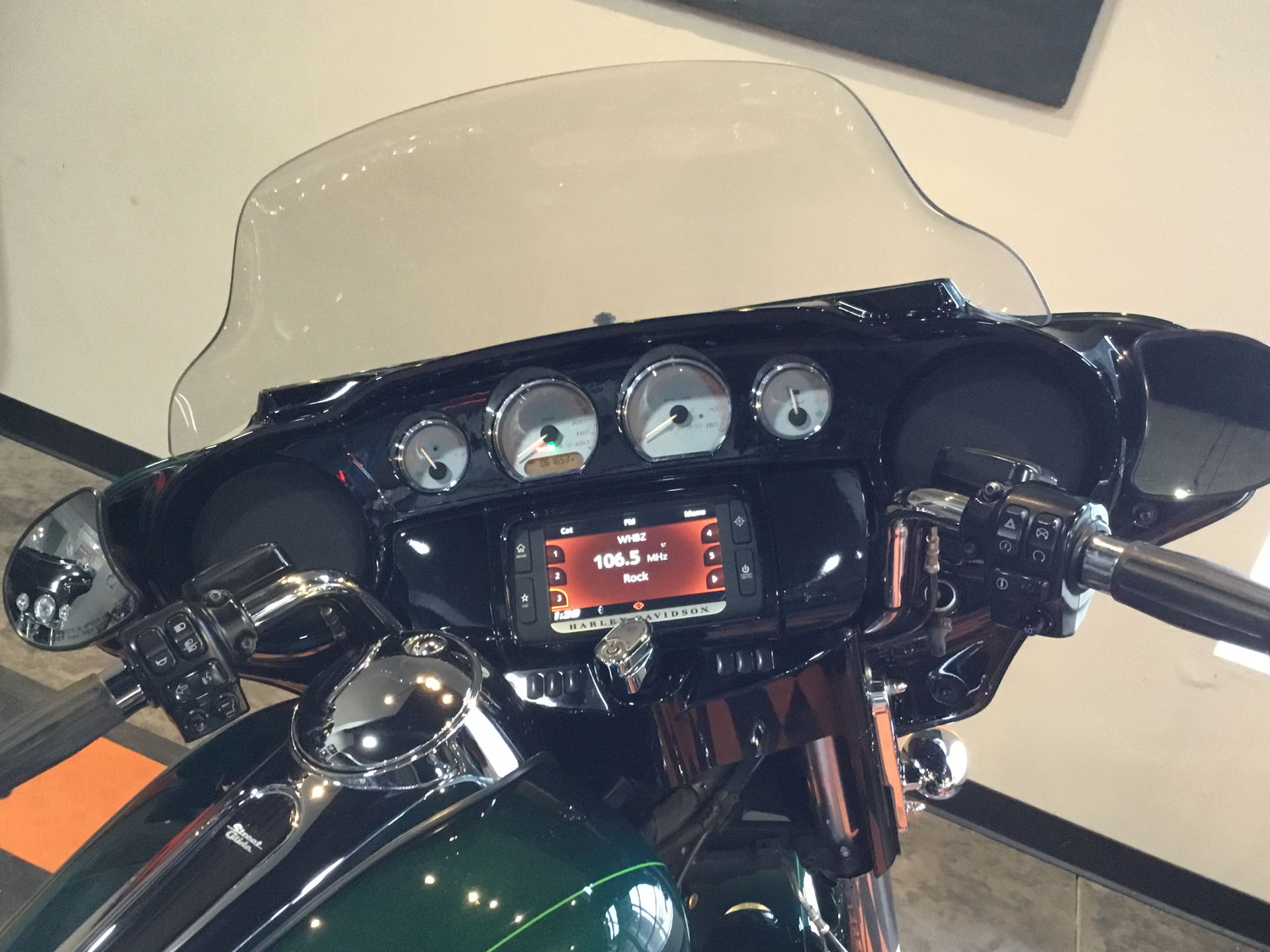 2015 Harley-Davidson Street Glide® Special in Sheboygan, Wisconsin - Photo 7