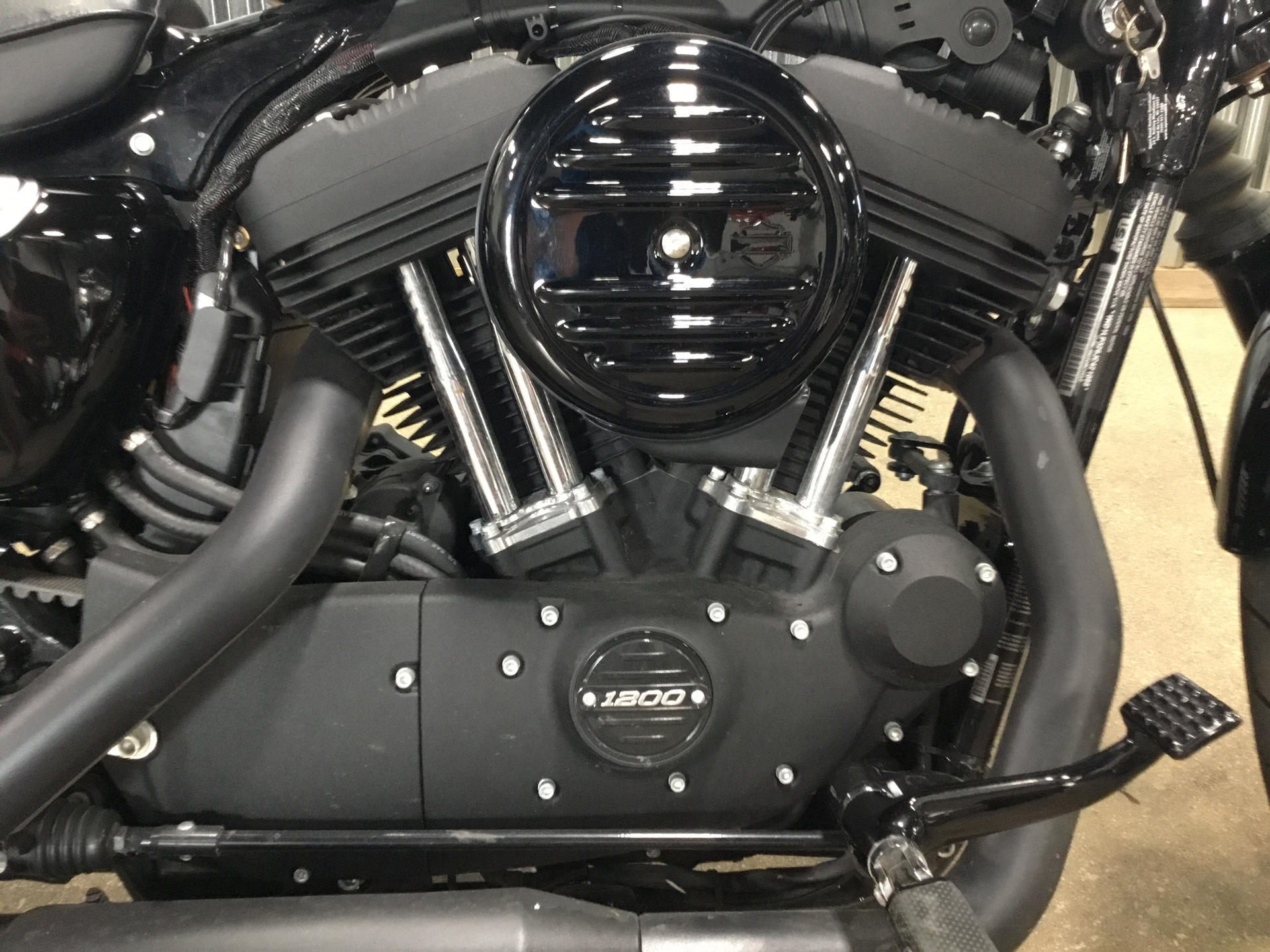 2018 HARLEY-DAVIDSON XL1200 Iron in Sheboygan, Wisconsin - Photo 4