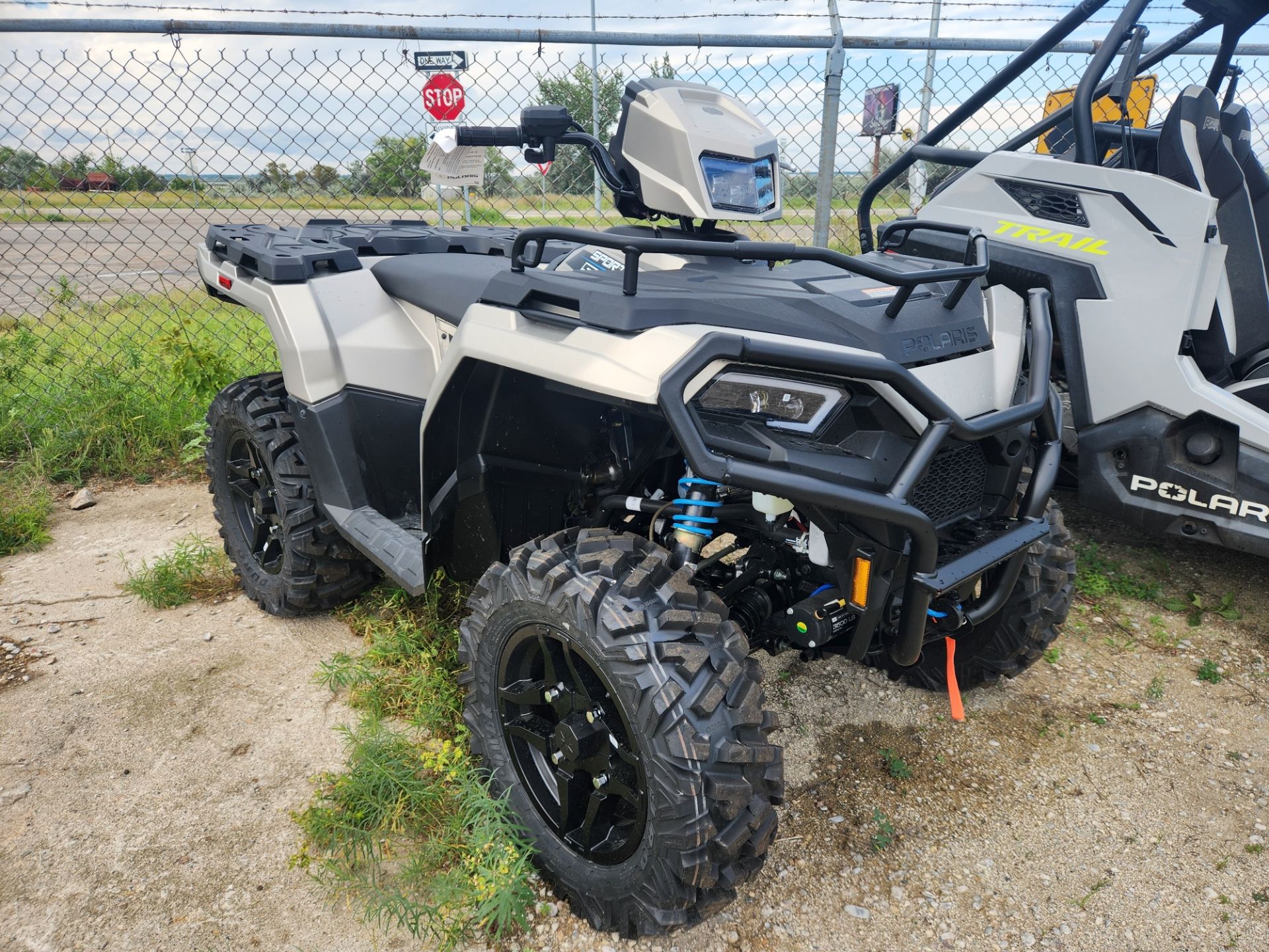 2023 Polaris Sportsman 570 Ride Command Edition in Devils Lake, North Dakota