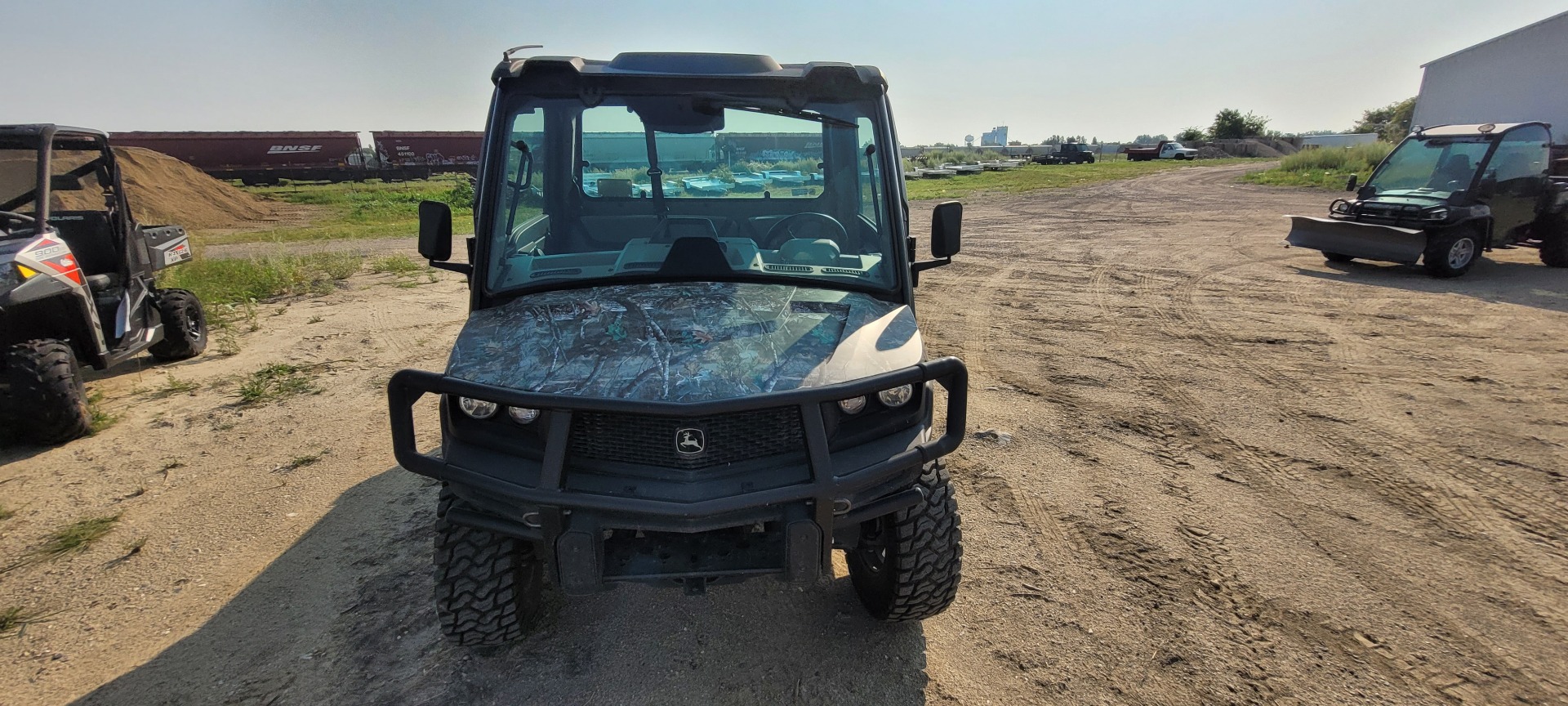 2022 John Deere XUV835R Cab HVAC in Devils Lake, North Dakota - Photo 4