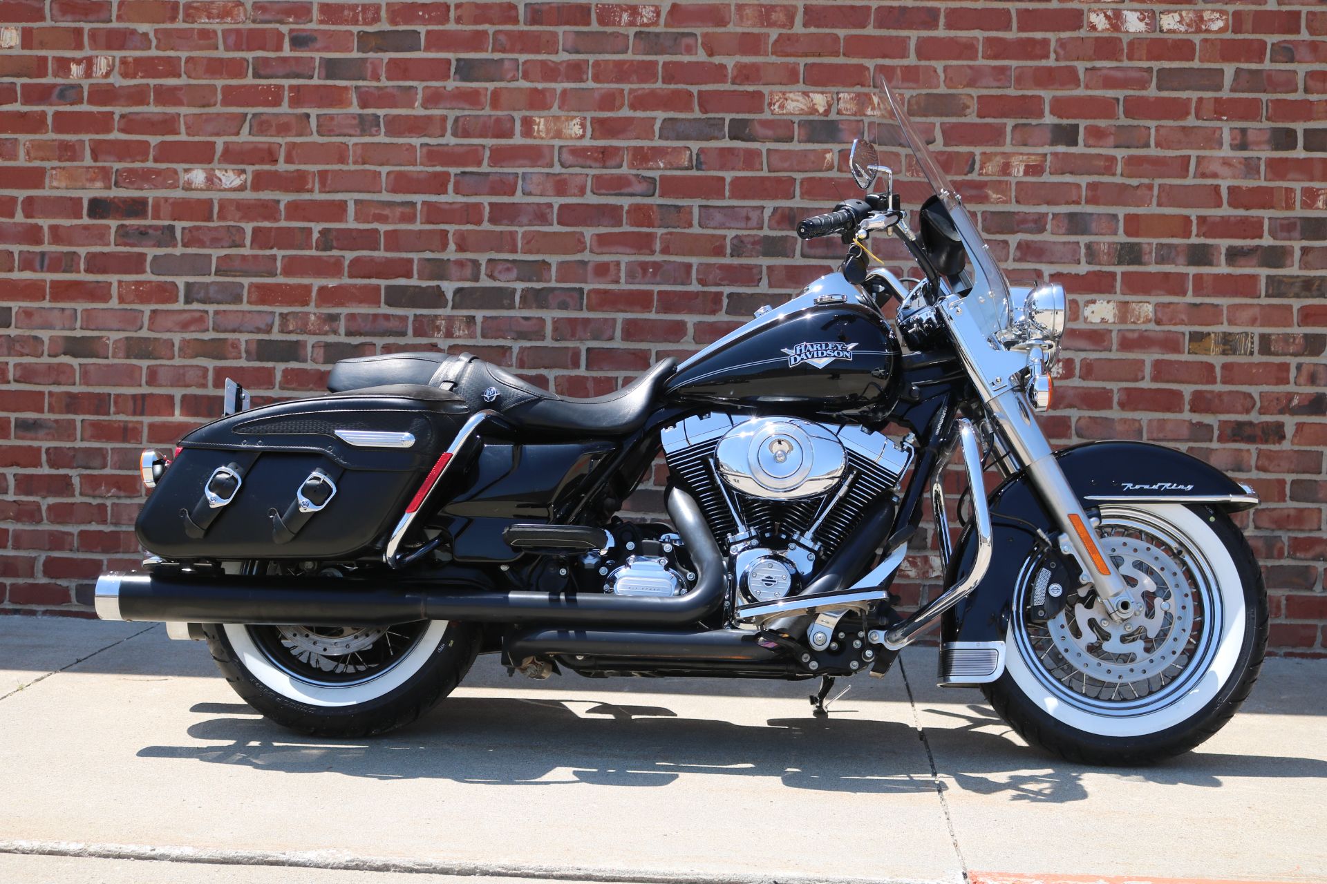 2011 Harley-Davidson Road King® Classic in Ames, Iowa - Photo 1