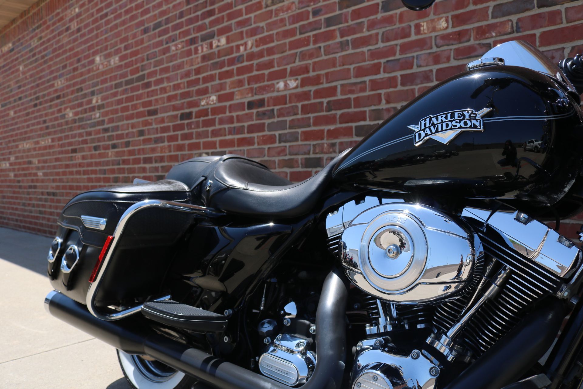2011 Harley-Davidson Road King® Classic in Ames, Iowa - Photo 9