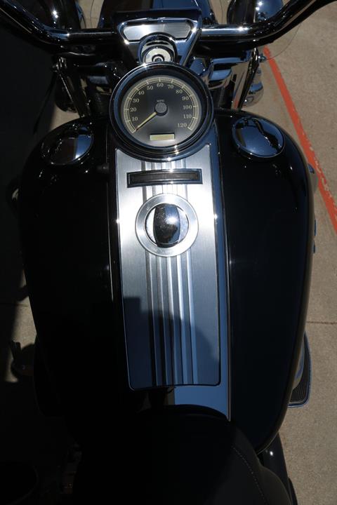 2011 Harley-Davidson Road King® Classic in Ames, Iowa - Photo 6