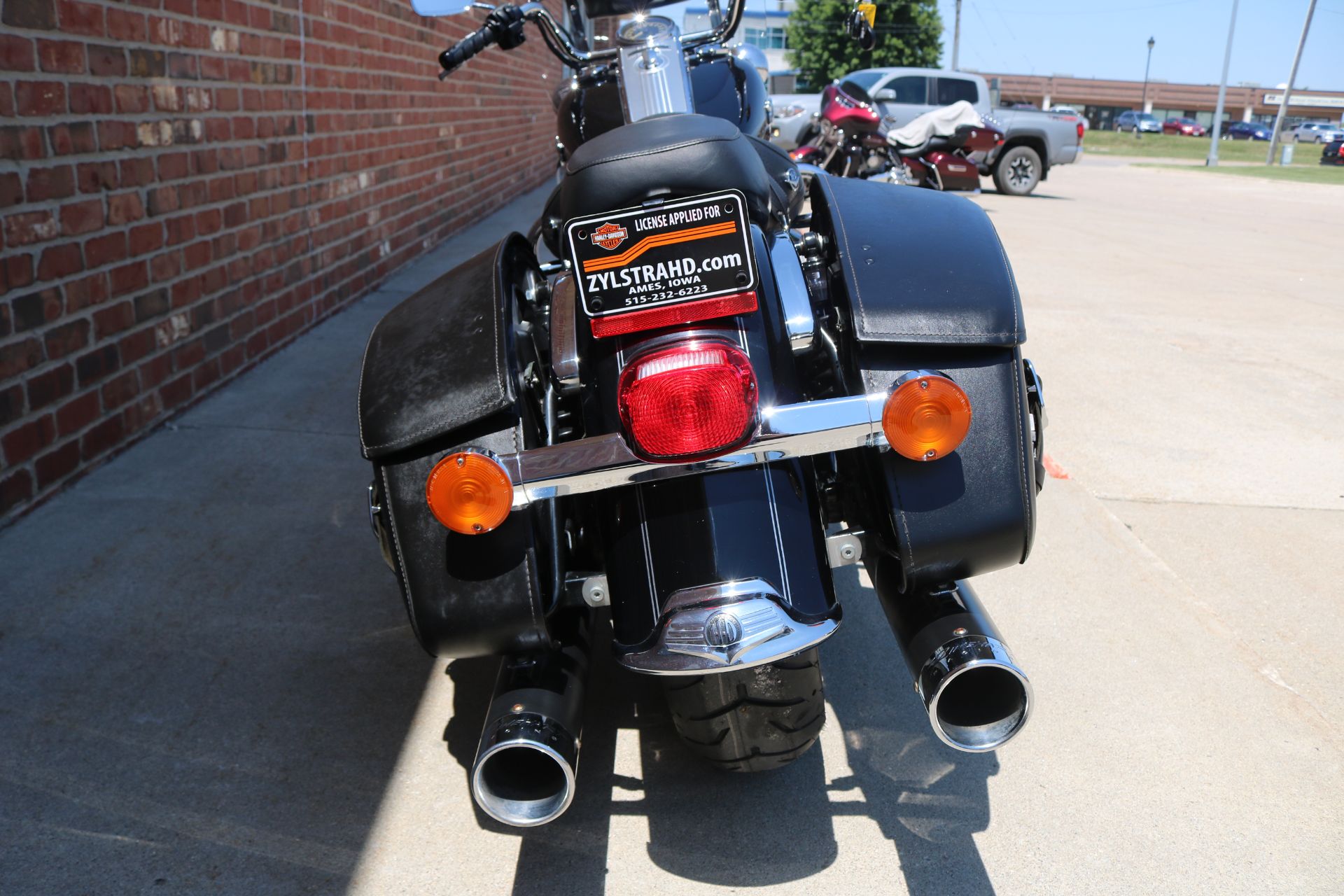 2011 Harley-Davidson Road King® Classic in Ames, Iowa - Photo 12