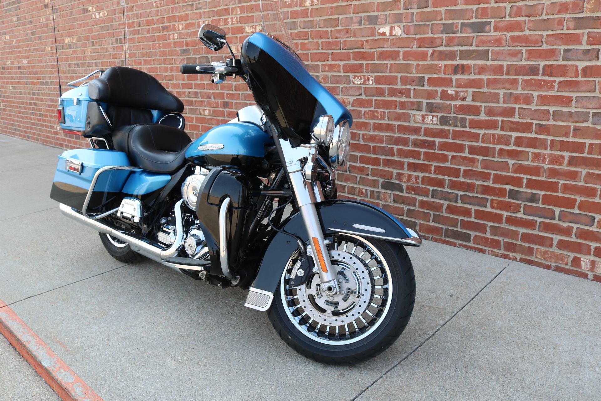 2011 Harley-Davidson Electra Glide® Ultra Limited in Ames, Iowa - Photo 5