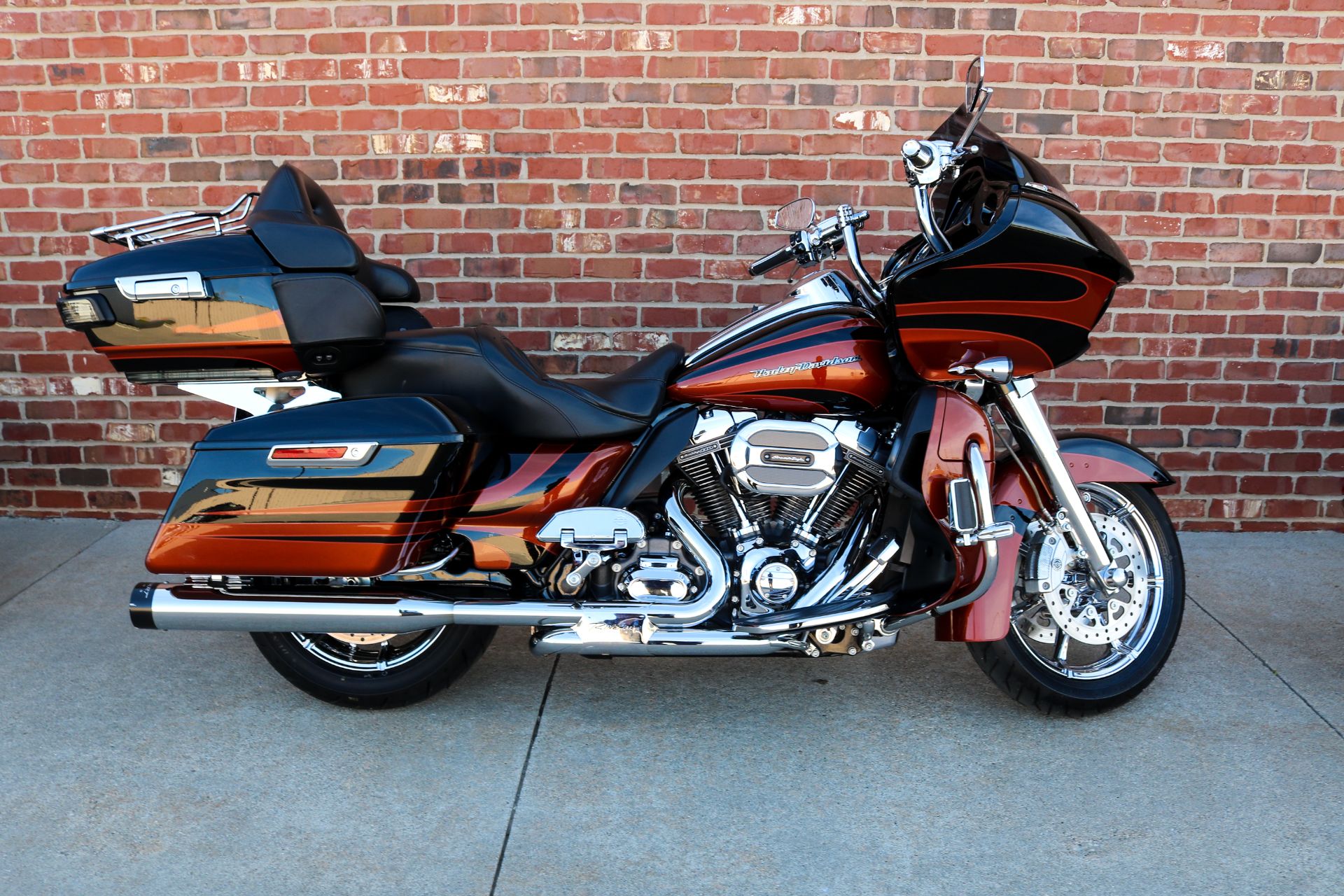 2015 Harley-Davidson CVO™ Road Glide® Ultra in Ames, Iowa - Photo 1