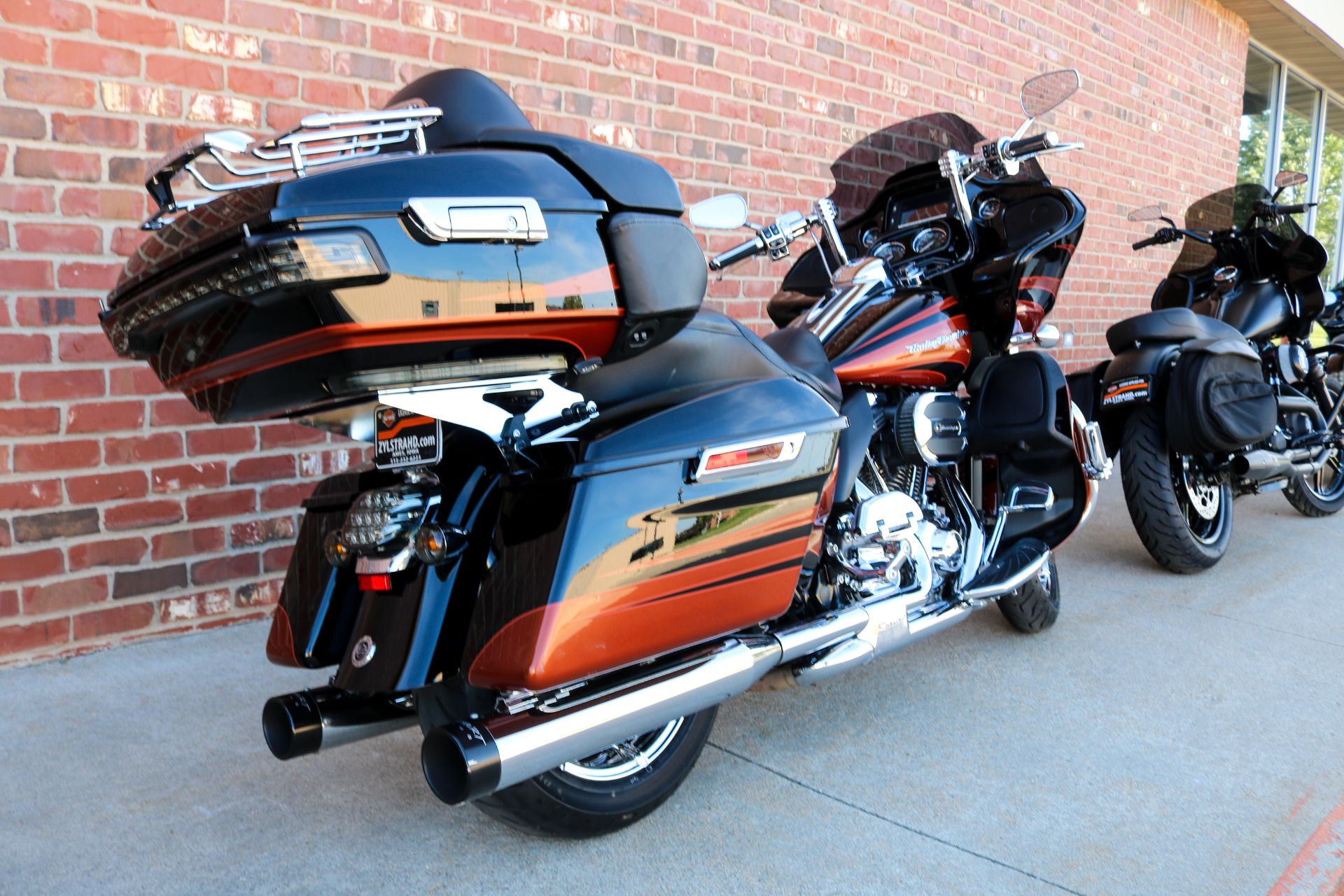 2015 Harley-Davidson CVO™ Road Glide® Ultra in Ames, Iowa - Photo 3