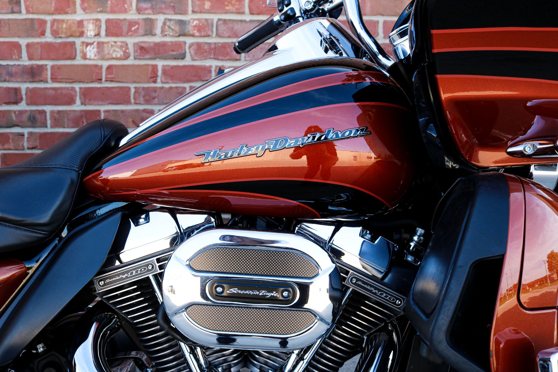 2015 Harley-Davidson CVO™ Road Glide® Ultra in Ames, Iowa - Photo 4