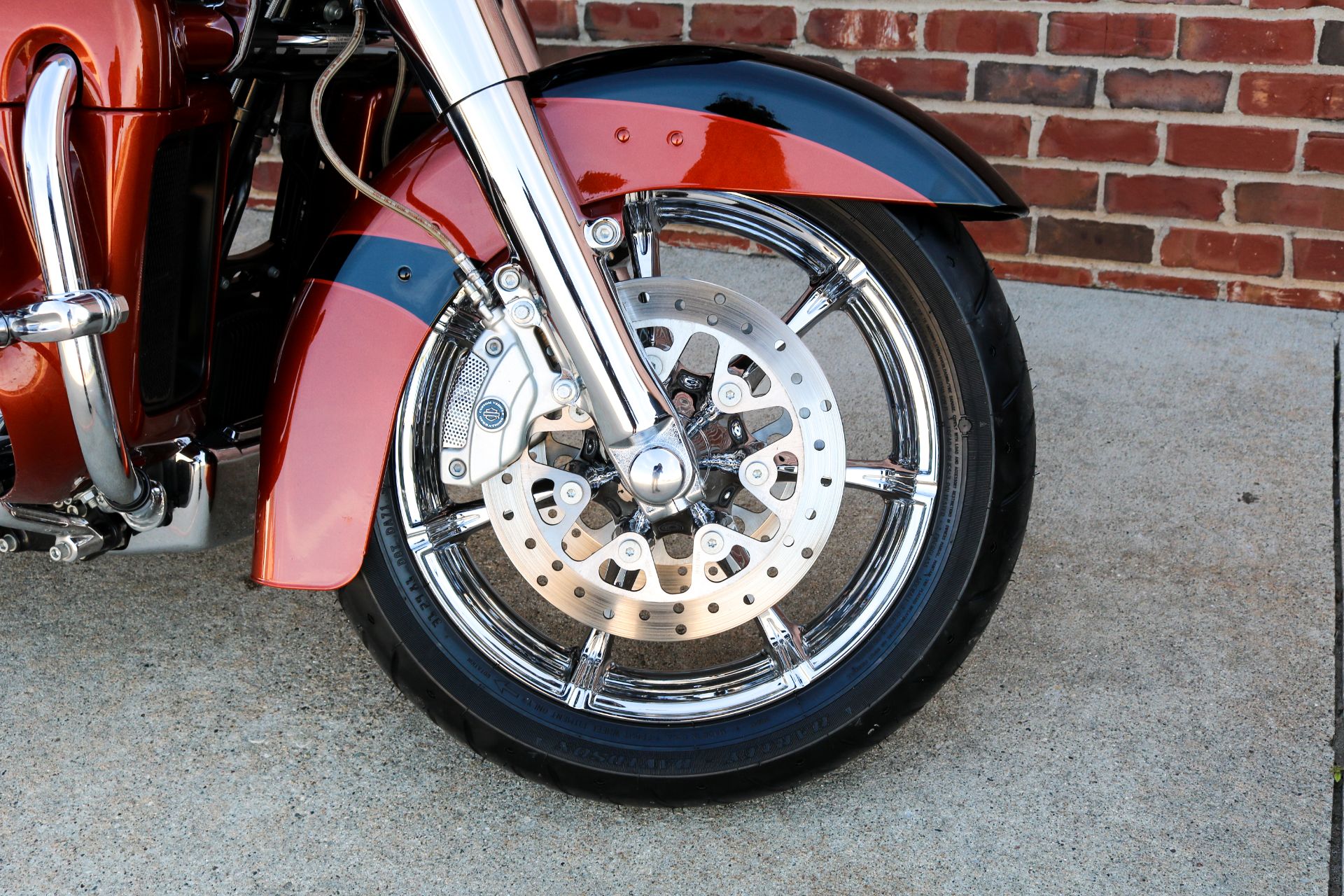 2015 Harley-Davidson CVO™ Road Glide® Ultra in Ames, Iowa - Photo 8